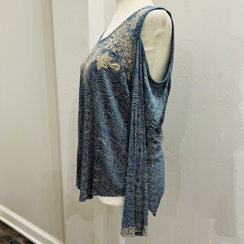 Lucky Brand Cold Shoulder Top, Blue with Brown/Gold Paisley Stitching Size L - Picture 2 of 6